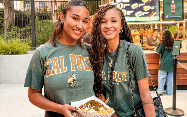 Cal Poly Students Enjoy Campus Dining